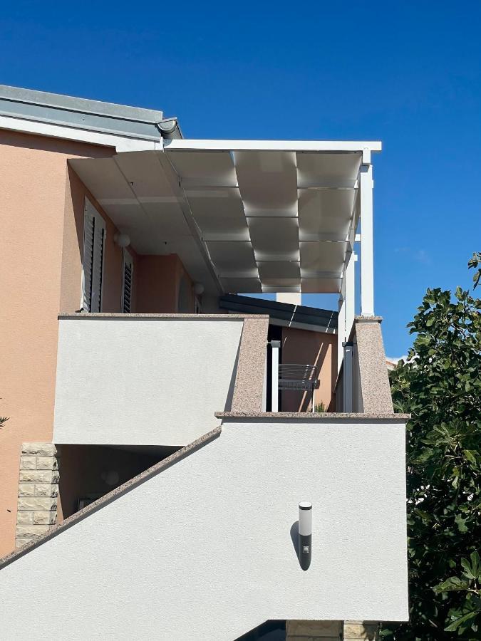 House Susec Leilighet Povljana Eksteriør bilde